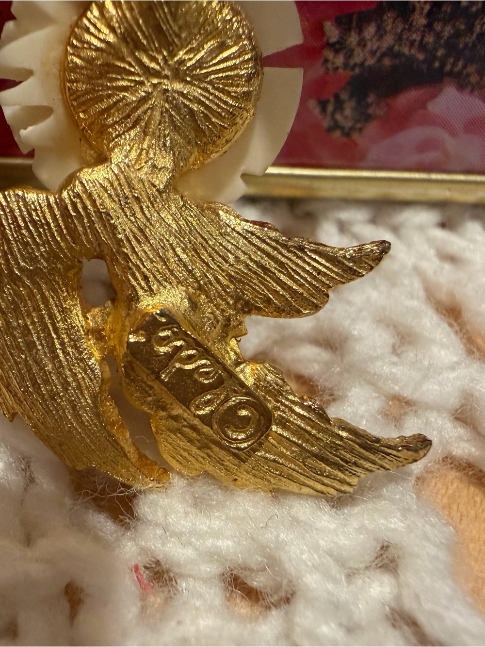 Ivory Rose Bouquet Brooch with Gold Leaves - Ledo - Picture 3 of 4
